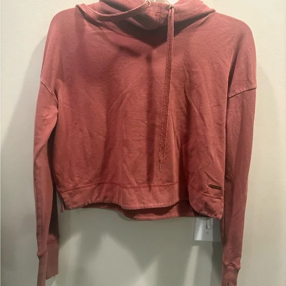 Sweaty Betty Escape Luxe cropped hoodie - Picture 2 of 8